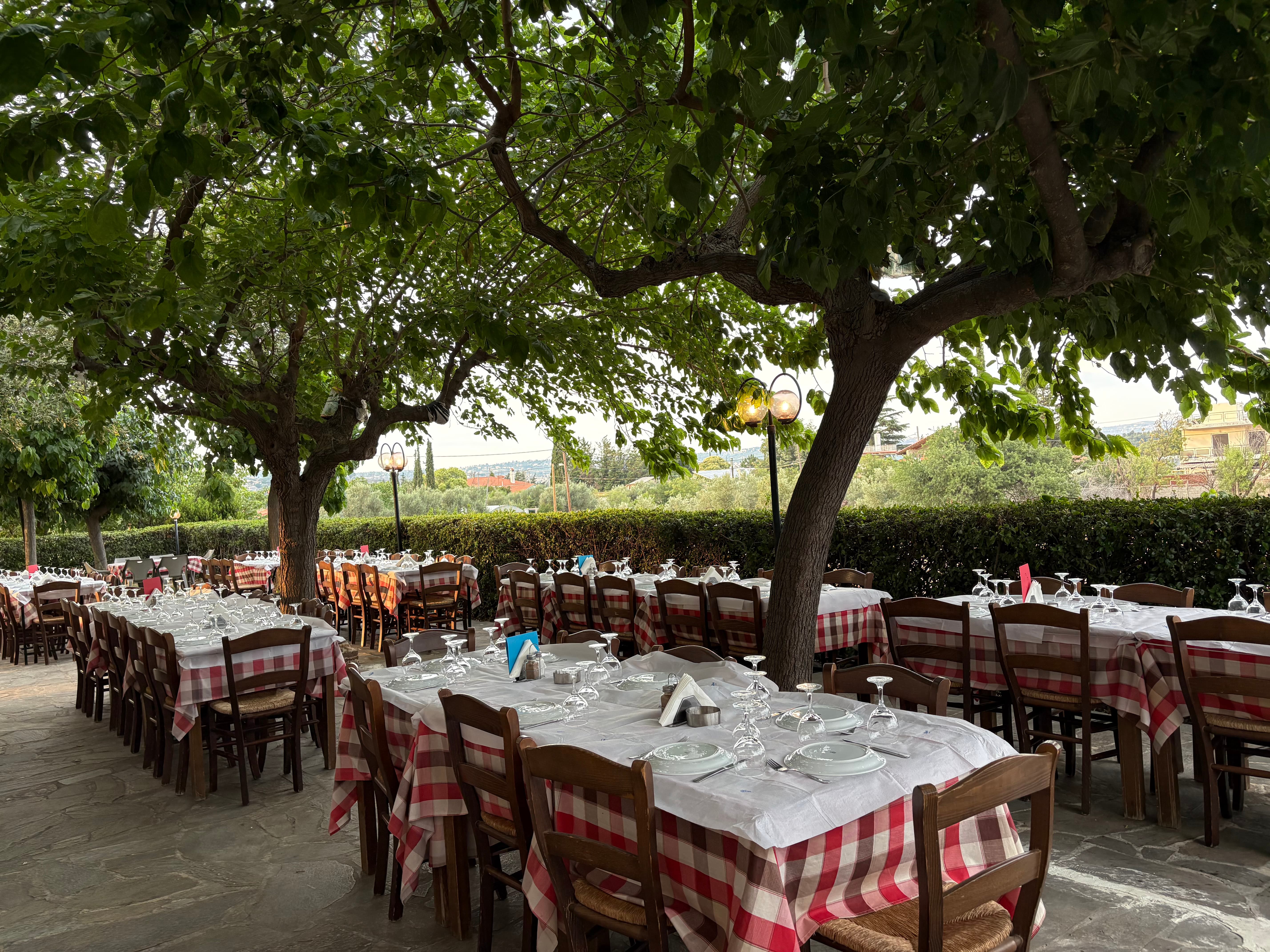 Εξωτερικός χώρος ταβέρνας